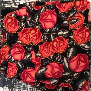 Pink and red roses on black Lularoe tc leggings
